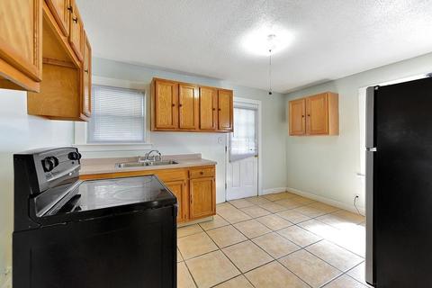 117 Fenwick St, Springfield, MA 01109 photo 3
