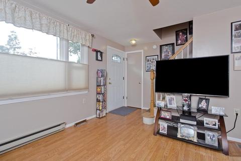 28 Silver St, Springfield, MA 01107 photo 13