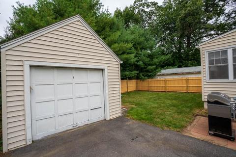 98 Gilman St, Springfield, MA 01118 photo 4