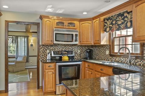 21 Crestview Dr, Millis, MA 02054 photo 4