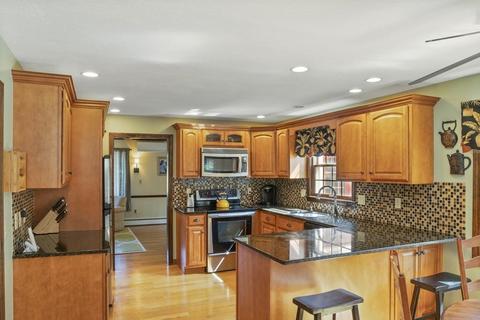 21 Crestview Dr, Millis, MA 02054 photo 3