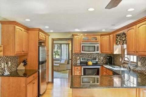 21 Crestview Dr, Millis, MA 02054 photo 5