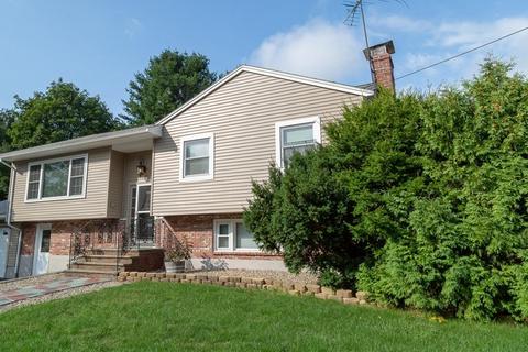 4 Joyce Rd, Peabody, MA 01960 photo 1