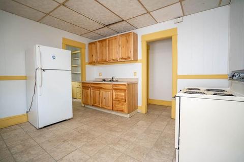 76 Monroe St, Chicopee, MA 01020 photo 8
