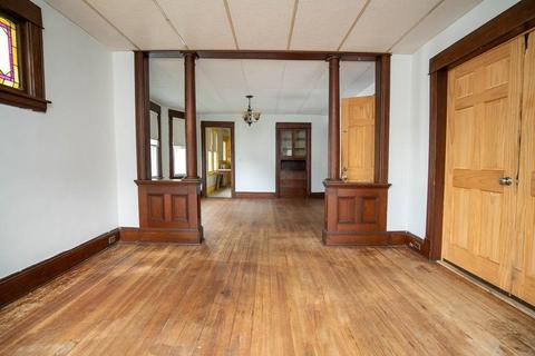 76 Monroe St, Chicopee, MA 01020 photo 3