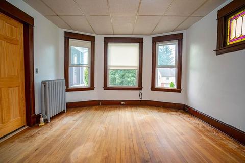 76 Monroe St, Chicopee, MA 01020 photo 4