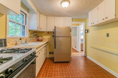 61 Donbray Rd, Springfield, MA 01119 photo 9