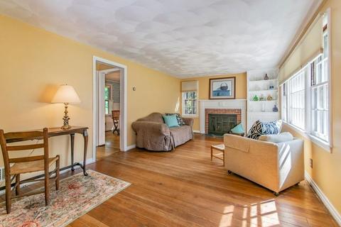 61 Donbray Rd, Springfield, MA 01119 photo 3