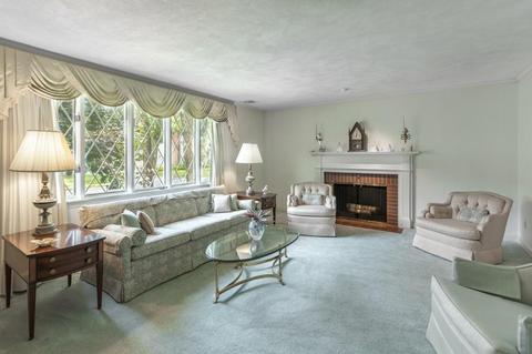 33 Blacksmith Dr, Needham, MA 02492 photo 3
