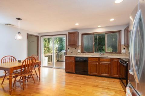 96 Plain St, Easthampton, MA 01027 photo 9
