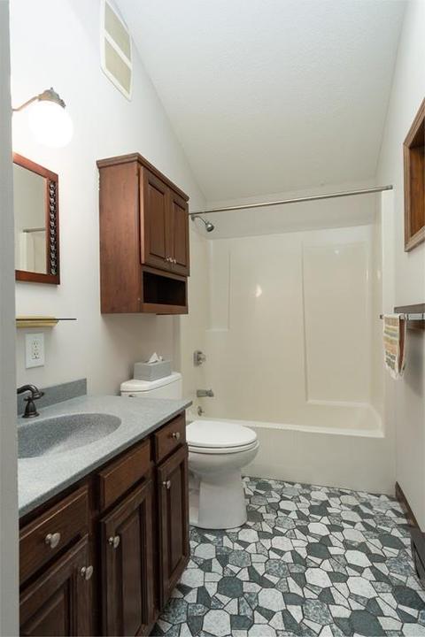 96 Plain St, Easthampton, MA 01027 photo 14