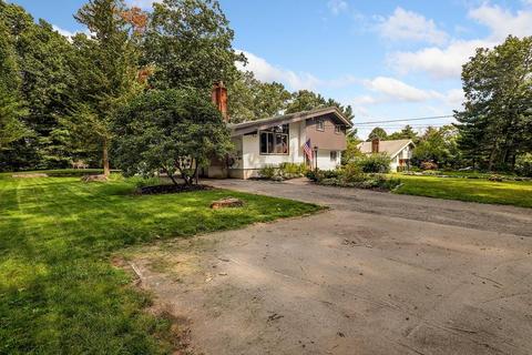 33 Walnut St, Millis, MA 02054 photo 4
