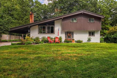 33 Walnut St, Millis, MA 02054 photo 2