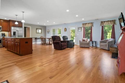 56 Pleasant St, Mendon, MA 01756 photo 9