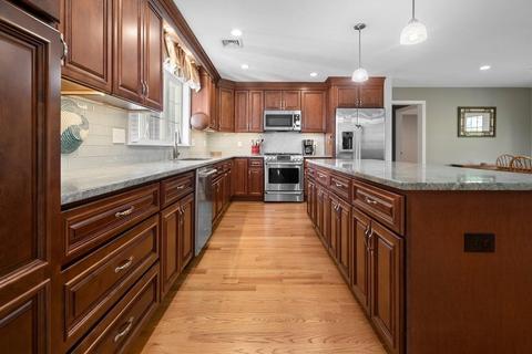 56 Pleasant St, Mendon, MA 01756 photo 6