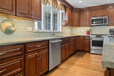 56 Pleasant St, Mendon, MA 01756 photo 8