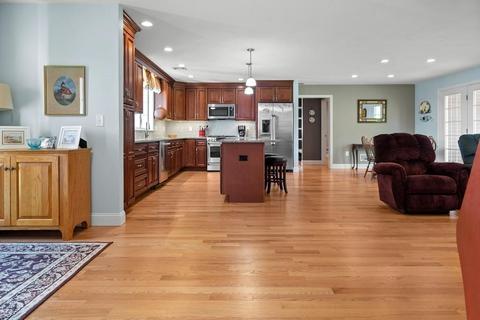 56 Pleasant St, Mendon, MA 01756 photo 10