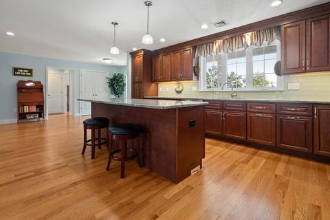 56 Pleasant St, Mendon, MA 01756 photo 7