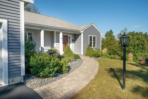 56 Pleasant St, Mendon, MA 01756 photo 2