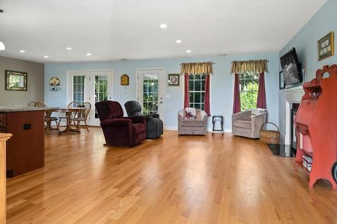 56 Pleasant St, Mendon, MA 01756 photo 13