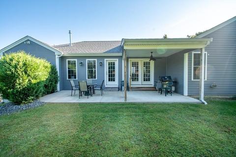 56 Pleasant St, Mendon, MA 01756 photo 3