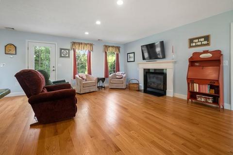 56 Pleasant St, Mendon, MA 01756 photo 12