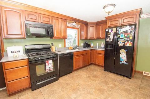 29 Daniel Dr, Chicopee, MA 01013 photo 7