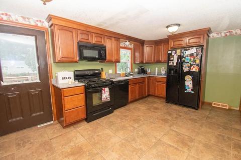 29 Daniel Dr, Chicopee, MA 01013 photo 6
