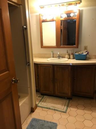 34 Georgetown St, Springfield, MA 01104 photo 8