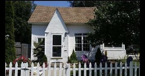 145 Barber, Springfield, MA 01109 photo 1