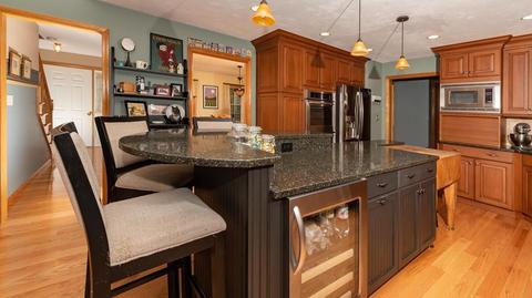 535 Elm St E, Raynham, MA 02767 photo 2