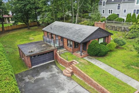 42 Robert Rd, Marblehead, MA 01945 photo 3