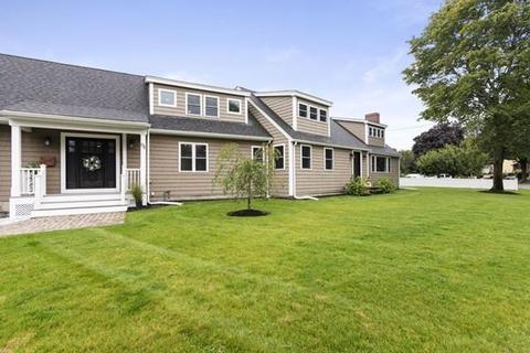 84 Forest St, Stoneham, MA 02180 photo 2