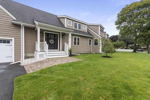 84 Forest St, Stoneham, MA 02180 photo 4