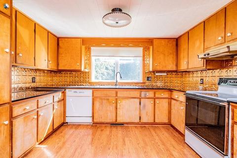 84 E Longmeadow Rd, Hampden, MA 01036 photo 2