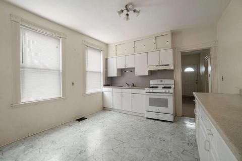 16 Prospect St, Everett, MA 02149 photo 4