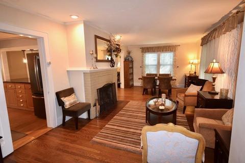 79 Eckington St, Springfield, MA 01108 photo 2