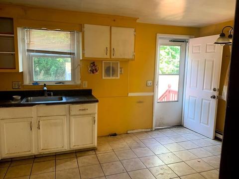 190 Jasper St, Springfield, MA 01109 photo 4
