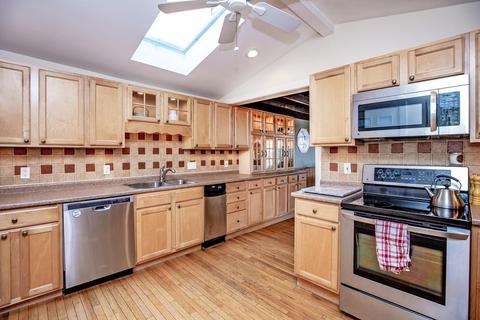 11 Marsh Ave, Beverly, MA 01915 photo 2