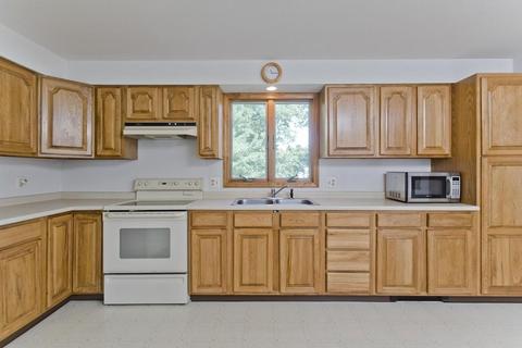 44 Deane St, Chicopee, MA 01020 photo 3