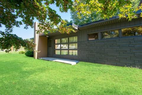 1093 Parker St, Springfield, MA 01129 photo 1