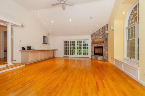 28 Constitution, Lexington, MA 02421 photo 11