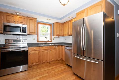 54 Steele St, Worcester, MA 01607 photo 3