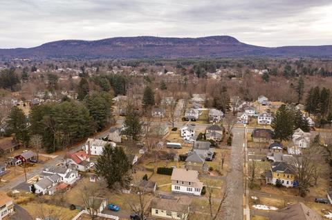 7 Knight Ave, Easthampton, MA 01027 photo 5