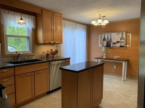 210 Keddy St, Springfield, MA 01109 photo 3
