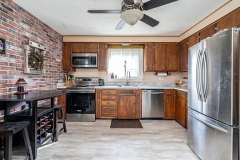 32 York St, Chicopee, MA 01020 photo 3