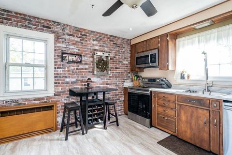 32 York St, Chicopee, MA 01020 photo 4