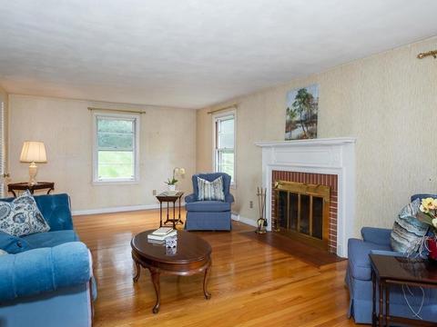 67 Newton Rd, Springfield, MA 01118 photo 8