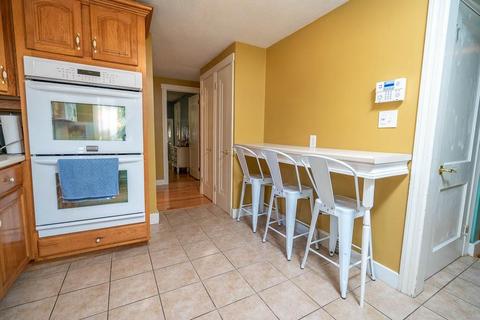 196 Savoy Ave, Springfield, MA 01104 photo 5