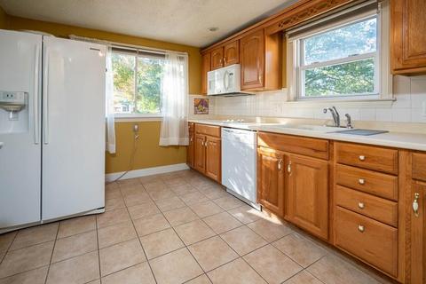 196 Savoy Ave, Springfield, MA 01104 photo 4
